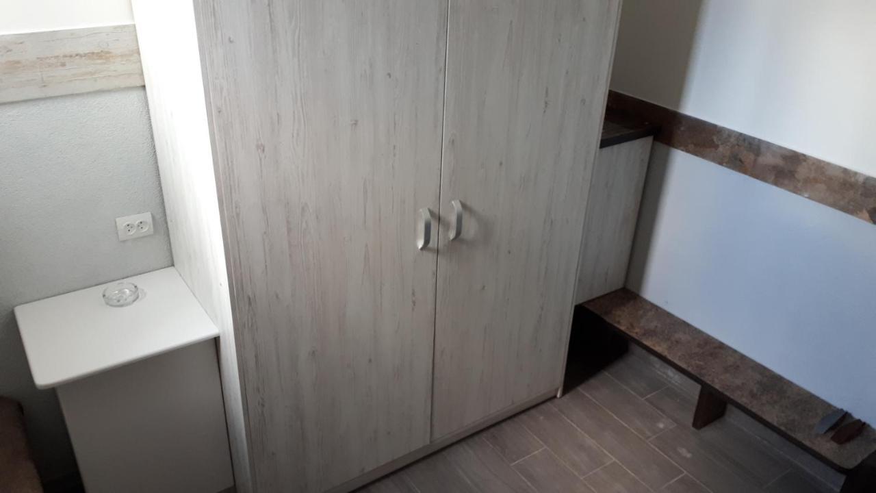 Окремі Номери В Гостьовому Будинку Типу Guest House Kropyvnytskyj Exteriör bild